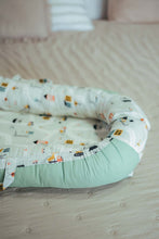 Încarcă imaginea în vizualizatorul Galerie, Baby Nest cu doua fete, Casute/Mint, cosulet bumbac organic, cu manere, TWINDECO