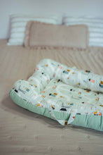 Încarcă imaginea în vizualizatorul Galerie, Baby Nest cu doua fete, Casute/Mint, cosulet bumbac organic, cu manere, TWINDECO