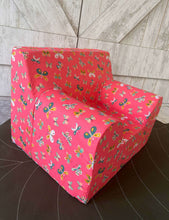 Încarcă imaginea în vizualizatorul Galerie, Fotoliu pentru Copii, Coral cu Fluturi, Bumbac, TWINDECO Butterfly Kids Armchair