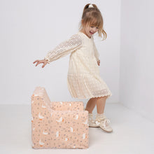 Încarcă imaginea în vizualizatorul Galerie, Fotoliu pentru copii Roz cu Gaste, Catifea elastica, TWINDECO Goose Pink Armchair