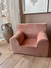 Încarcă imaginea în vizualizatorul Galerie, Fotoliu pentru Copii Roz Vintage, Catifea, TWINDECO Old Pink Velvet
