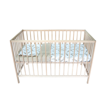 Încarcă imaginea în vizualizatorul Galerie, Set lenjerie bumbac organic, patut 120x60, 3 piese alb cu frunze maro TWINDECO