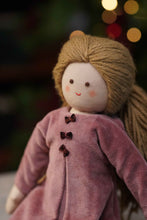Încarcă imaginea în vizualizatorul Galerie, Twinkle Doll TWINDECO Old Pink Velvet, papusa textila, 35 cm