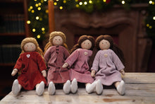 Încarcă imaginea în vizualizatorul Galerie, Twinkle Doll TWINDECO Antique Pink Velvet, papusa textila, 35 cm
