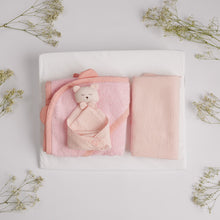 Încarcă imaginea în vizualizatorul Galerie, Set Cadou pentru Nou-nascut Pernă Plan Înclinat, prosop 100x100 cm, păturică muselină simplă, minipăturică somn