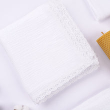 Încarcă imaginea în vizualizatorul Galerie, Set Trusou Botez fetiță/băiat, Muselină Albă cu dantelă TWINDECO Pure White Cotton Flower