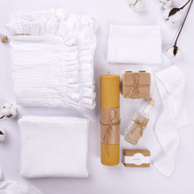 Încarcă imaginea în vizualizatorul Galerie, Set Trusou Botez Alb Muselină Dublată TWINDECO White Cotton Flower