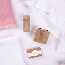 Încarcă imaginea în vizualizatorul Galerie, Set Trusou Botez fetita, Muselină Roz cu dantelă TWINDECO Pink Cotton Flower