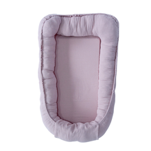 Încarcă imaginea în vizualizatorul Galerie, Baby Nest din Muselina Roz TWINDECO