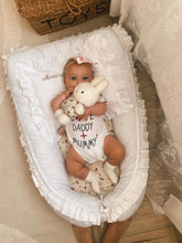 Încarcă imaginea în vizualizatorul Galerie, babynest alb cu volanase