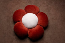 Încarcă imaginea în vizualizatorul Galerie, Pernă Floare, TWINDECO Velvet Flower Cushion
