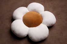 Încarcă imaginea în vizualizatorul Galerie, Pernă Floare, TWINDECO Velvet Flower Cushion
