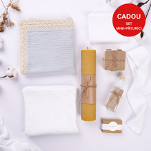 Încarcă imaginea în vizualizatorul Galerie, Set Trusou Botez băiat, Muselină Albastră cu dantelă TWINDECO Blue Cotton Flower