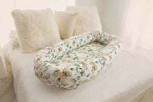 Încarcă imaginea în vizualizatorul Galerie, Baby Nest Verde/Alb, Eucalipt, bumbac organic, TWINDECO Eucalyptus