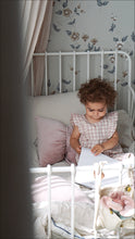 Încarcă imaginea în vizualizatorul Galerie, Pernă Fundă Roz Pudrat, TWINDECO Velvet Dusty Pink Bow Cushion