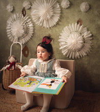 Încarcă imaginea în vizualizatorul Galerie, fotoliu copii bej catifea