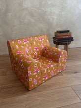 Încarcă imaginea în vizualizatorul Galerie, Fotoliu pentru copii Galben Muștar cu Roz Circ, Bumbac, TWINDECO Circus Kids Armchair