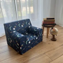 Încarcă imaginea în vizualizatorul Galerie, Fotoliu pentru Copii, Albastru Închis cu Rachete în Spațiu, Bumbac, TWINDECO Rockets Kids Armchair