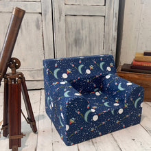 Încarcă imaginea în vizualizatorul Galerie, Fotoliu pentru Copii, Albastru Închis cu Rachete în Spațiu, Bumbac, TWINDECO Rockets Kids Armchair
