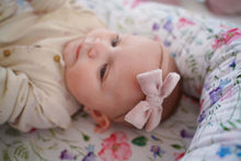 Încarcă imaginea în vizualizatorul Galerie, Baby Nest cu Maci Roz/Alb, bumbac organic, TWINDECO Poppy Field