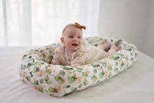 Încarcă imaginea în vizualizatorul Galerie, Baby Nest Eucalipt Verde/Alb, bumbac organic, TWINDECO Eucalyptus