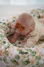 Încarcă imaginea în vizualizatorul Galerie, Baby Nest Eucalipt Verde/Alb, bumbac organic, TWINDECO Eucalyptus