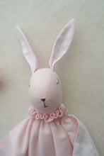 Încarcă imaginea în vizualizatorul Galerie, Păturică somn bebe + inel dentiție, Iepuraș Roz, TWINDECO Pink Sleepy Bunny