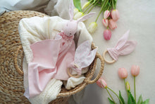 Încarcă imaginea în vizualizatorul Galerie, Păturică somn bebe + inel dentiție, Iepuraș Roz, TWINDECO Pink Sleepy Bunny