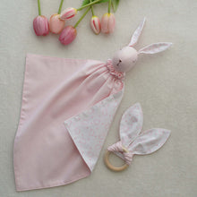 Încarcă imaginea în vizualizatorul Galerie, Păturică somn bebe + inel dentiție, Iepuraș Roz, TWINDECO Pink Sleepy Bunny
