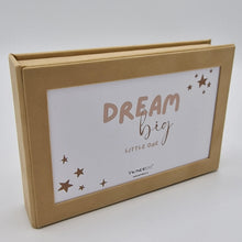 Încarcă imaginea în vizualizatorul Galerie, Ramă foto bebe cutie pentru fotografii Bej Catifea