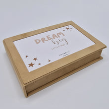 Încarcă imaginea în vizualizatorul Galerie, Ramă foto bebe cutie pentru fotografii Bej Catifea