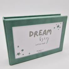 Încarcă imaginea în vizualizatorul Galerie, Ramă foto bebe cutie pentru fotografii Mint Catifea