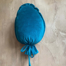 Încarcă imaginea în vizualizatorul Galerie, Balon din catifea albastru petrol, decorațiune perete camera copilului, TWINDECO Petrol Velvet Balloon