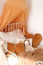 Încarcă imaginea în vizualizatorul Galerie, Pernă Fundă Galben Muștar, TWINDECO Velvet Mustard Bow Cushion