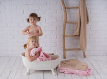 Încarcă imaginea în vizualizatorul Galerie, Prosop roz de baie cu glugă pentru copii TWINDECO Rose

