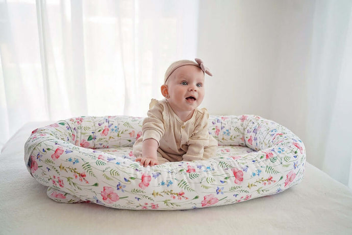Poziţia în şezut la bebeluşi: etape şi exerciţii