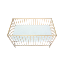 Încarcă imaginea în vizualizatorul Galerie, Cearceaf Elastic Impermeabil Alb dublat 2in1, 120x60, bumbac organic cu interior captusit impermeabil
