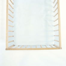 Încarcă imaginea în vizualizatorul Galerie, Cearceaf Elastic Impermeabil Alb dublat 2in1, 120x60, bumbac organic cu interior captusit impermeabil
