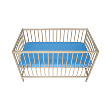 Încarcă imaginea în vizualizatorul Galerie, Cearceaf Elastic Impermeabil Albastru dublat 2in1, 120x60, bumbac organic cu interior captusit impermeabil
