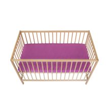 Încarcă imaginea în vizualizatorul Galerie, Cearceaf Elastic Impermeabil Mov dublat 2in1, 120x60, bumbac organic cu interior captusit impermeabil
