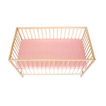 Încarcă imaginea în vizualizatorul Galerie, Cearceaf Elastic Impermeabil Roz dublat 2in1, 120x60, bumbac organic cu interior captusit impermeabil
