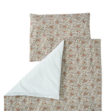 Încarcă imaginea în vizualizatorul Galerie, Set lenjerie bumbac organic, patut 120x60, 3 piese, floricele bej TWINDECO
