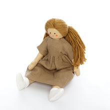 Încarcă imaginea în vizualizatorul Galerie, Twinkle Doll TWINDECO Muselina Maro, papusa textila, 35 cm
