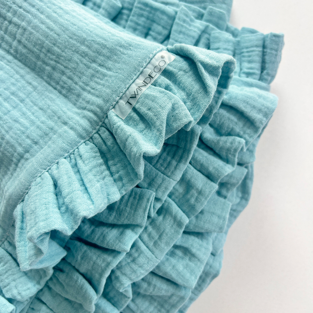 Păturică muselină cu volănașe, albastru cyan, 90x95cm TWINDECO Cyan Cotton Flower