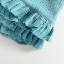 Încarcă imaginea în vizualizatorul Galerie, Păturică muselină cu volănașe, albastru cyan, 90x95cm TWINDECO Cyan Cotton Flower
