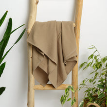 Încarcă imaginea în vizualizatorul Galerie, Păturică muselină Maro, 120x100cm, TWINDECO Brown Cotton Flower
