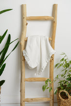 Încarcă imaginea în vizualizatorul Galerie, Păturică muselină cu volănașe, Alb, 90x95cm TWINDECO White Cotton Flower
