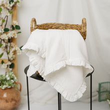 Încarcă imaginea în vizualizatorul Galerie, Păturică muselină cu volănașe, Alb, 90x95cm TWINDECO White Cotton Flower
