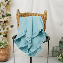 Încarcă imaginea în vizualizatorul Galerie, Păturică muselină cu volănașe, albastru cyan, 90x95cm TWINDECO Cyan Cotton Flower
