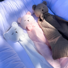 Încarcă imaginea în vizualizatorul Galerie, Cadou jucarie nou nascut, minipăturică somn bebe Ursuleț alb, muselină, TWINDECO White Sleepy Teddy
